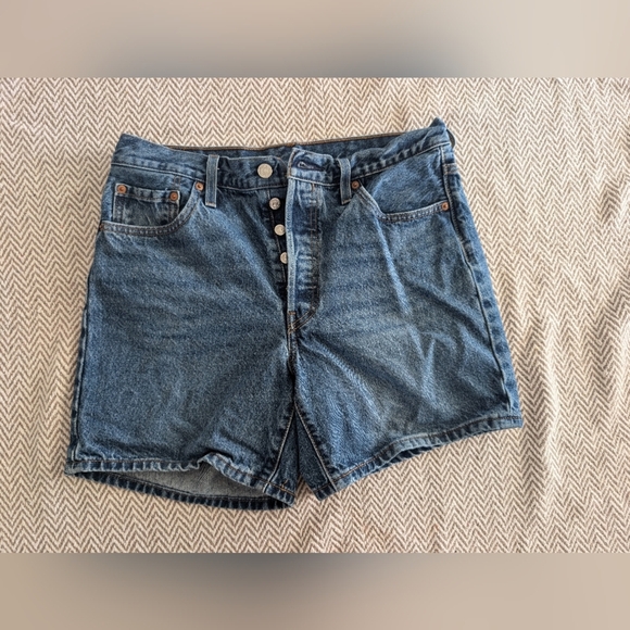 Levi's Women's Blue Jean Shorts - Picture 1 of 7